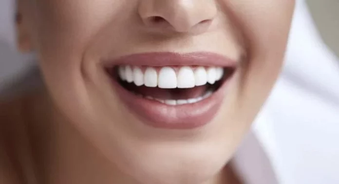 Cómo hacer enjuague bucal de salvia para dientes más blancos sin necesidad de químicos