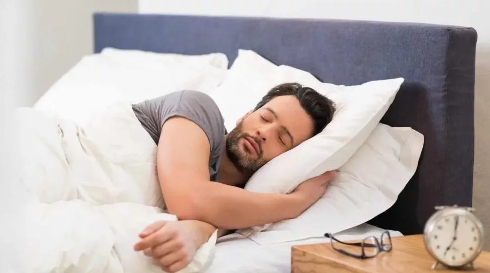 Ni ejercicio, ni ensalada: Este es el primer paso para adelgazar 1 Moncloa ¿Por qué hay que dormir para adelgazar?