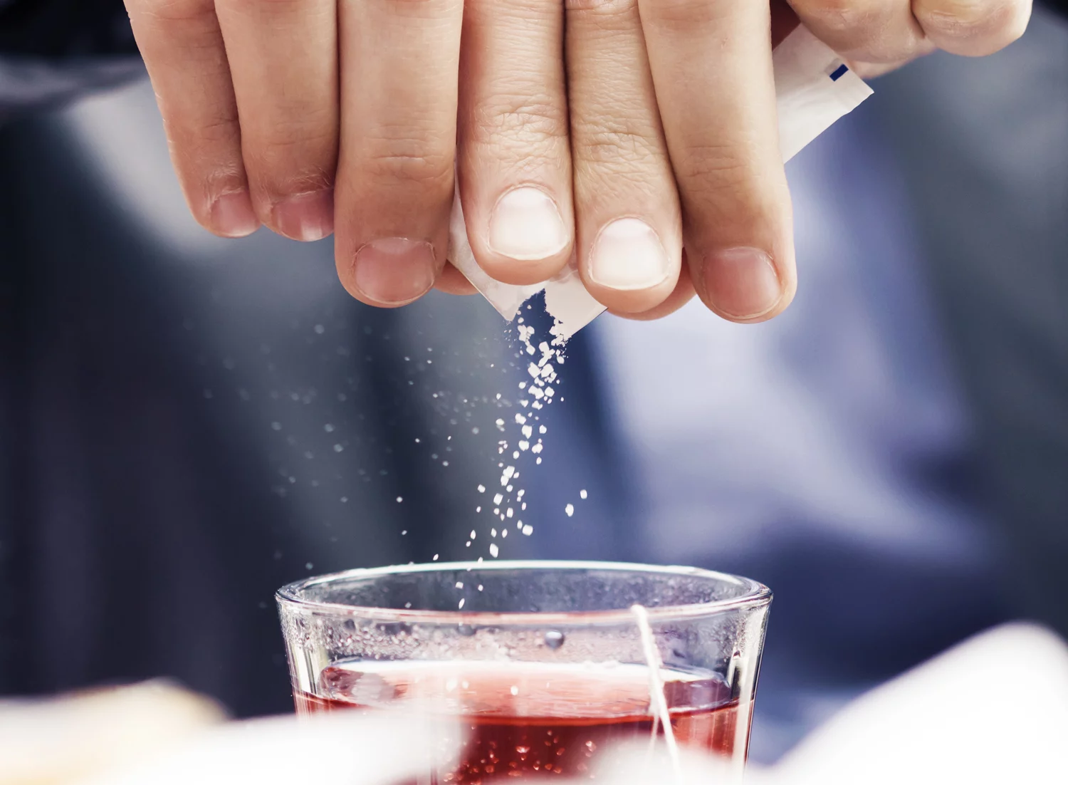 Alerta en tu cocina: Estos 3 alimentos están saboteando tu salud sin que lo sepas 2 Moncloa EDULCORANTES ARTIFICIALES, PESTICIDAS EN FRUTAS Y VERDURAS