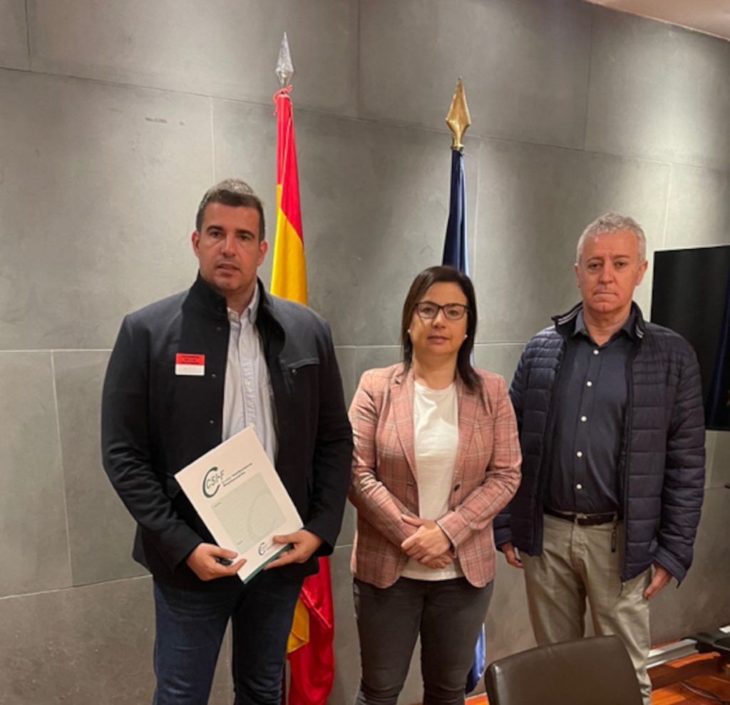 El responsable nacional de CSIF Prisiones, Jorge Vilas, y el miembro de la ejecutiva de prisiones en Cataluña, Juan Manuel Baltasar, se han reunido con la secretaria nacional de Interior del Partido Popular, Ana Vázquez.