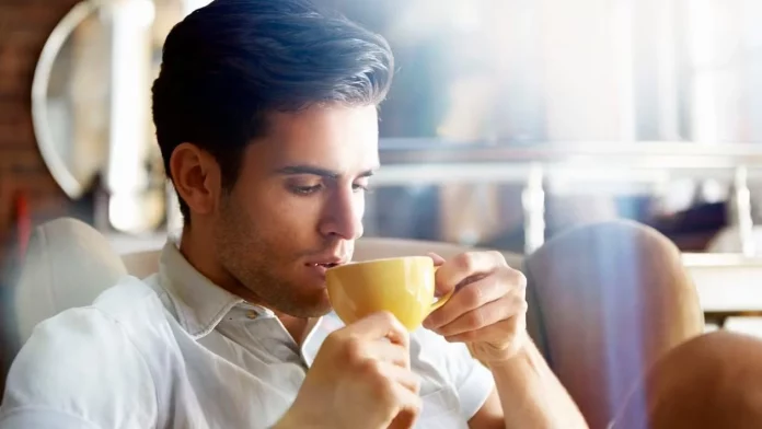 La infusión que debes evitar en ayunas para no dañar tu salud