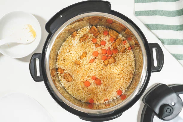 3 recetas irresistibles para cocinar en tu olla exprés que debes probar ya 1 Moncloa Risotto en olla exprés