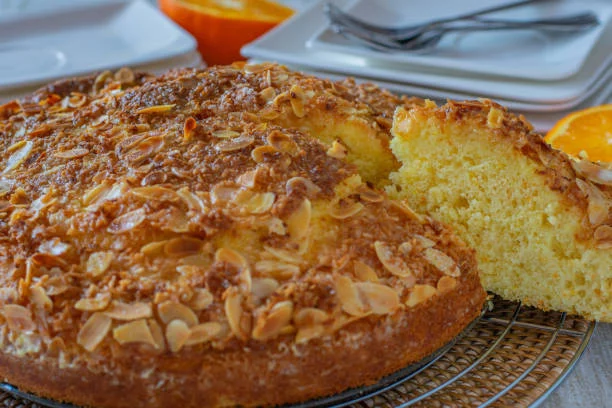 Tarta de almendras casera: la receta de la abuela con naranja y más fibra 2 Moncloa La clave para que sea más esponjosa