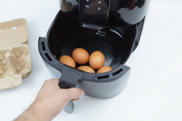 3 formas saludables de cocinar huevos en tu freidora de aire sin grasa ni aceite 2 Moncloa Huevos duros: consistentes y saludables