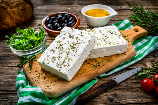 Qué es el queso feta y sus beneficios de consumirlo