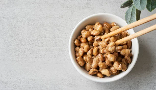 La clave de la vitamina K: 5 alimentos esenciales que debes conocer 5 Moncloa El natto