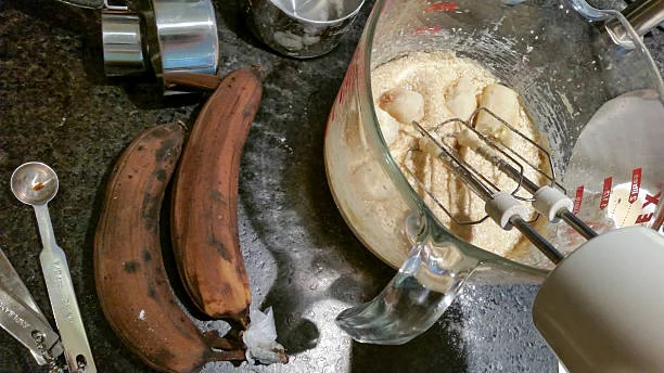 Delicioso budín sin gluten con bananas maduras