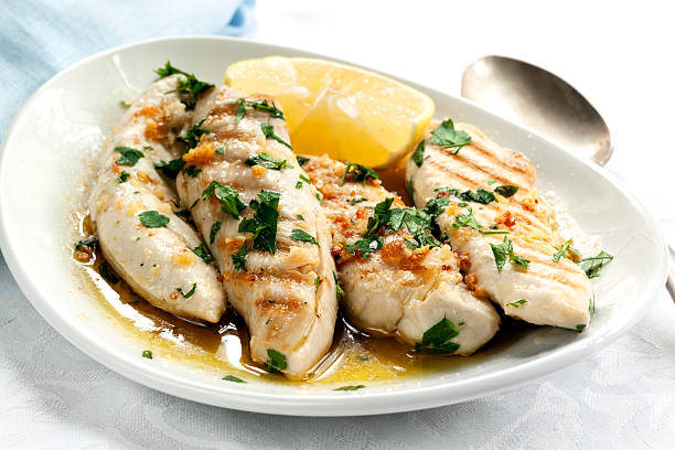 Pechugas de pollo al limón en versión gourmet que ahora puedes hacer en tu casa 1 Moncloa Pechugas de pollo con un toque cítrico