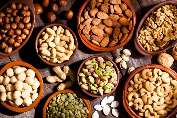 3 alimentos que, según los expertos en nutrición, ayudan a alargar tu vida 2 Moncloa Frutos secos reduce significativa el riesgo de enfermedades