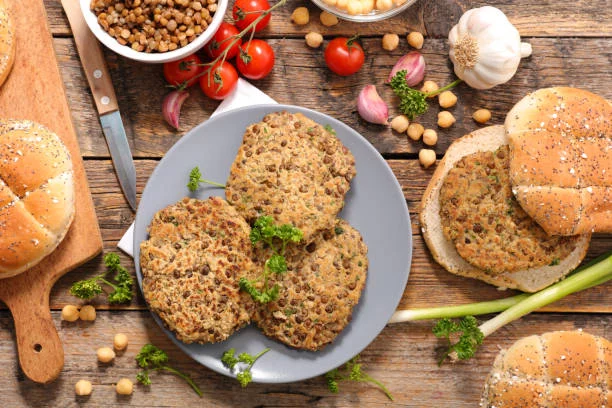 Hamburguesas vegetarianas: tres opciones para hacer en casa 1 Moncloa La clásica versión de hamburguesas vegetarianas de lentejas