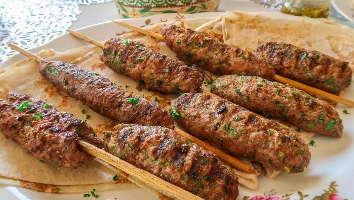 Kebabs Irresistibles: Prepara una deliciosa Receta Árabe en pocos minutos