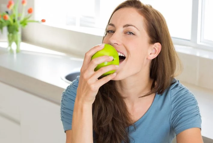 La fruta que te dará más energía y acelerará tu metabolismo este año 1 Moncloa Por qué debemos comer manzana verde para tener energía