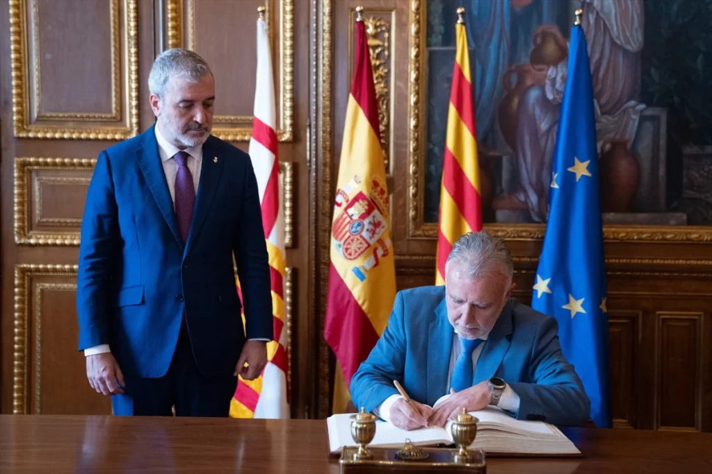 El ministro de Política Territorial y Memoria Democrática, Ángel Víctor Torres, y el alcalde Barcelona, Jaume Collboni, han acordado convertir esta comisaría en un memorial democrático.