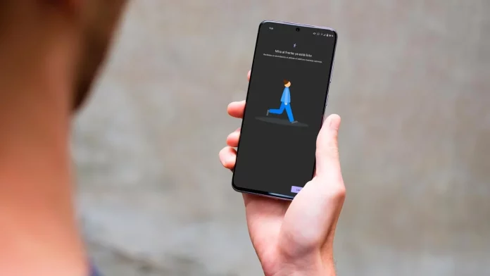 La herramienta especial de Android que te puede salvar la vida mientras caminas con el móvil en la calle