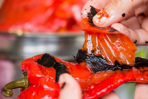 El truco viral para pelar pimientos que está cambiando el juego en la cocina