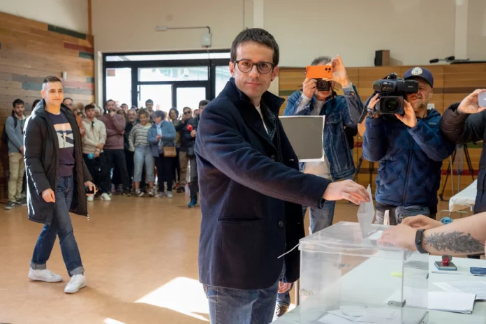 Pello Otxandiano, el candidato de Bildu, recibido a gritos de presidente