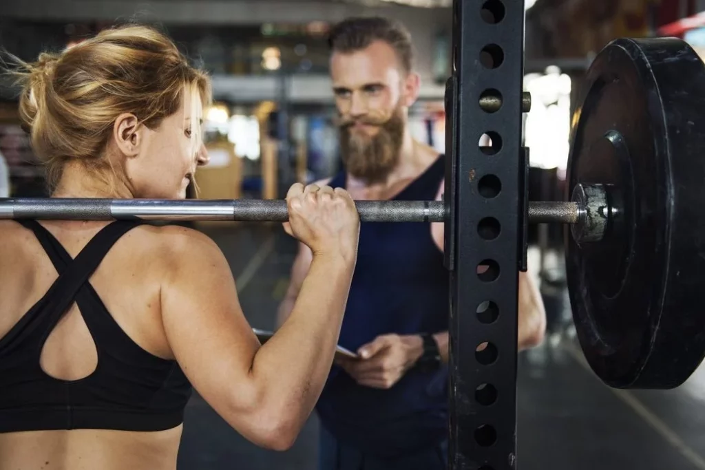 El tip infalible para seleccionar el peso correcto en tu entrenamiento 1 Moncloa Así puedes elegir el peso correcto para cargar durante tu rutina de entrenamiento