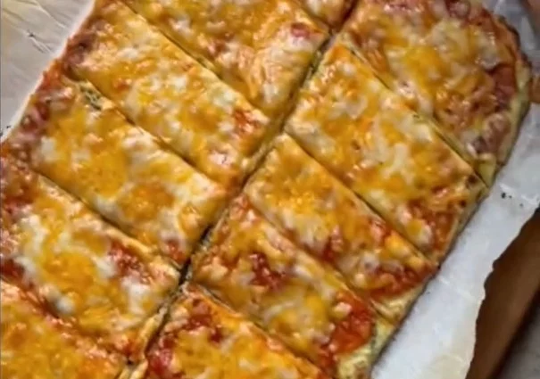 Cómo hacer pizza keto de calabacín sin harinas: Receta viral, fácil y deliciosa
