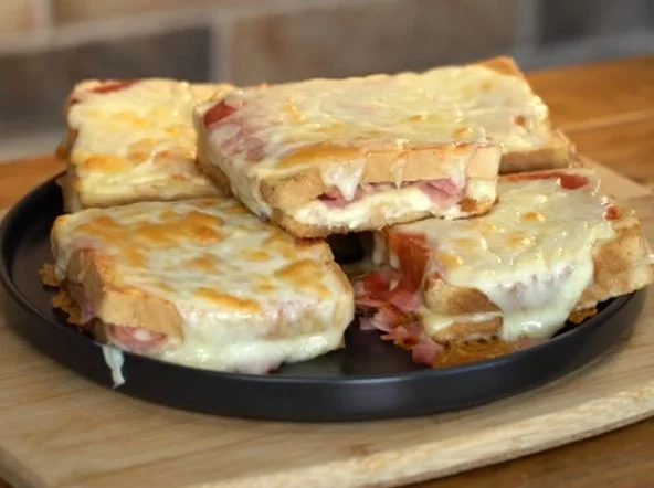 Pizza tostada, la receta viral que está rompiendo las redes