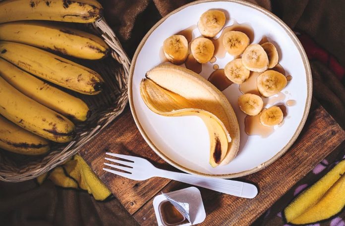 Cómo utilizar la cáscara de plátano para eliminar verrugas
