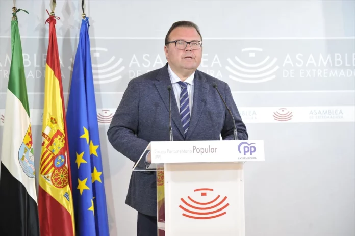 Hipólito Pacheco, el diputado del PP en la Asamblea de Extremadura se queja de haber recibido insultos por gordofobia.