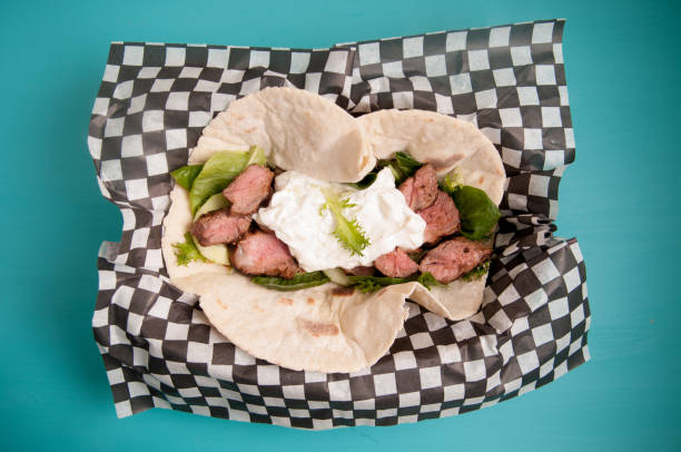 Cómo potenciar el sabor de tus fajitas con una salsa de yogur casera 