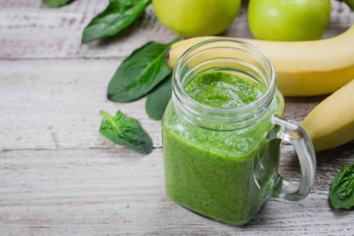 Paso a paso para preparar el smoothie verde perfecto para tu rutina mañanera
