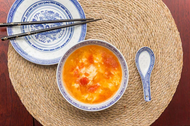 El secreto de la sopa de tomate y huevo de la cocina china que ahora puede hacer en tu casa
