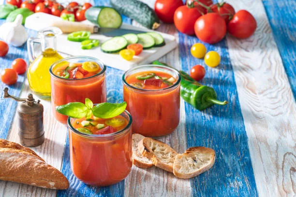 3 sopas frías para hacer con batidora de mano en un abrir y cerrar de ojos