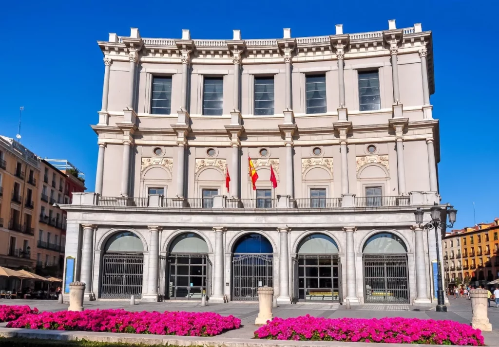 David Azagra forma parte del consejo asesor del Teatro Real. 