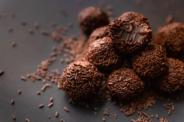 Prepara trufas de chocolate en minutos con solo dos ingredientes