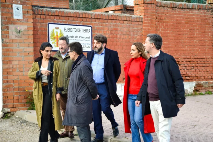 Rocío Monasterio junto a los concejales de Vox en Alcalá