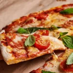 ¡Pizza express! Te mostramos cómo preparar una deliciosa pizza en el microondas en tiempo récord
