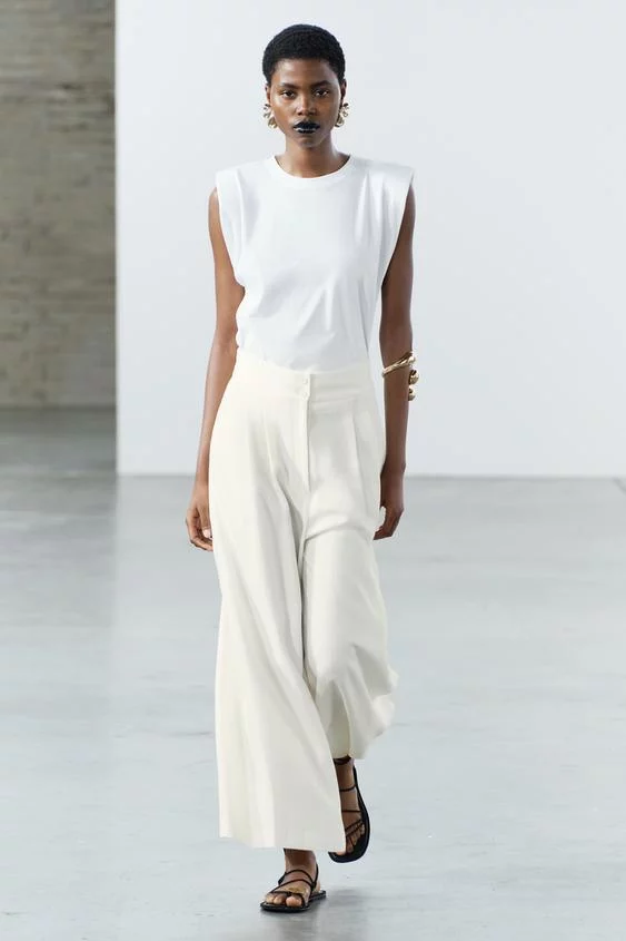 5 prendas de ropa de Zara elegantes y cómodas: falda midi, vestido camisero, blazer corta y más 4 Moncloa zara