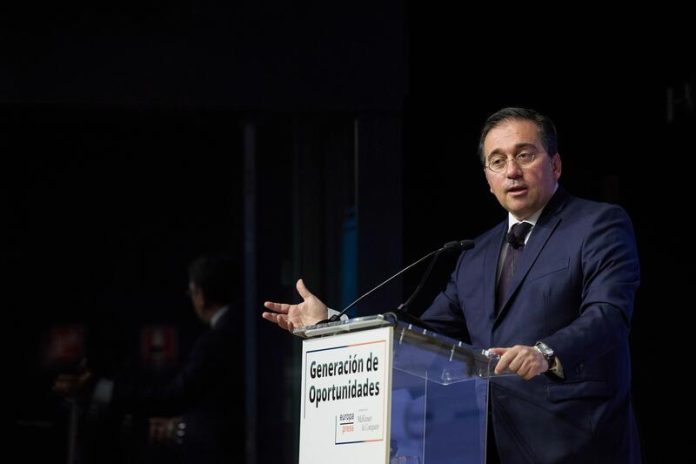 Albares replica a Bustinduy tras su carta a empresarios que ahora hay que 