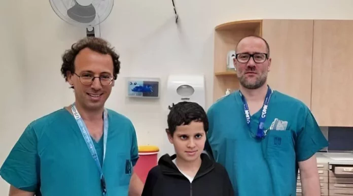 Logran unir la cabeza al cuerpo de un niño y no es una serie de Netflix