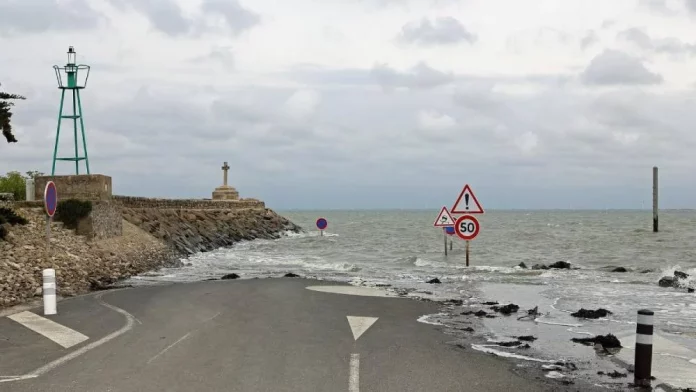 La isla más increíble está en Inglaterra y su carretera puede desaparecer hasta dos veces por día