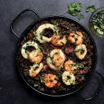 Arroz negro con calamares y verduras en la Thermomix: Un viaje gastronómico al mediterráneo