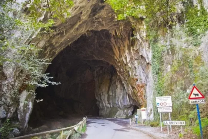 Un pueblo escondido tras una cueva: explora La Cuevona