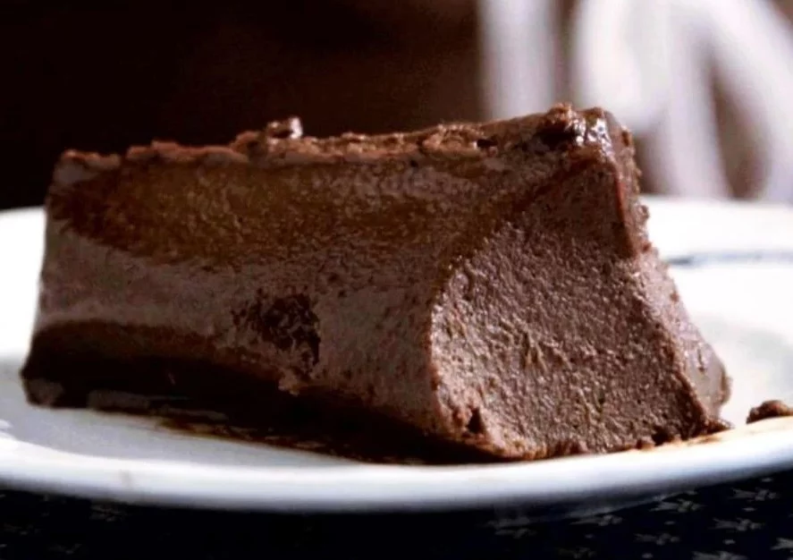 Torta de chocolate sin huevo, lácteos ni gluten: así se hace con 2 ingredientes 2 Moncloa Un postre muy versátil libre de gluten