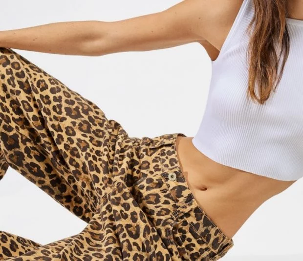 Vaqueros animal print de Bershka: El éxito de la tendencia que no conoce límites