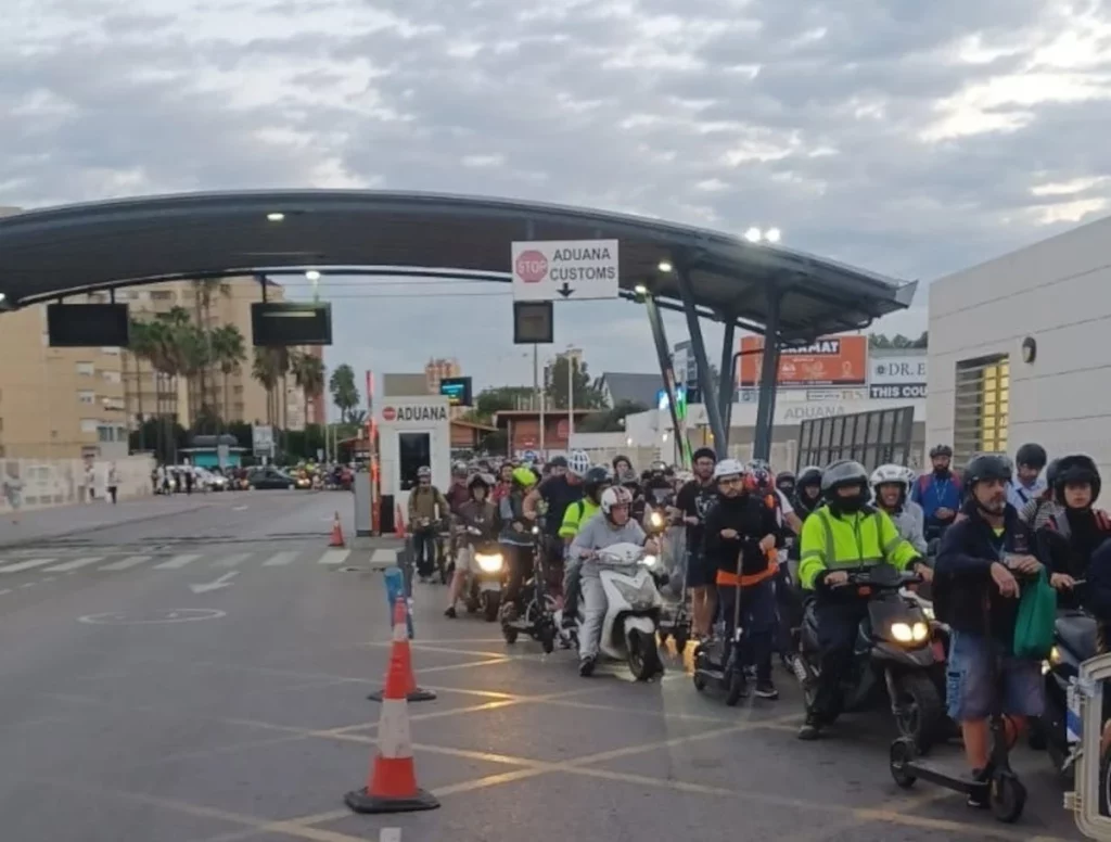 Andalucía reforzará la Justicia para luchar contra los narcos 1 Moncloa Colas en la Verja de Gibraltar