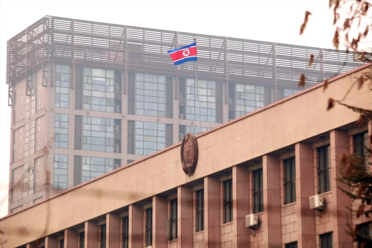 Corea del Sur, China y Japón exigen en una cumbre la desnuclearización de Corea del Norte