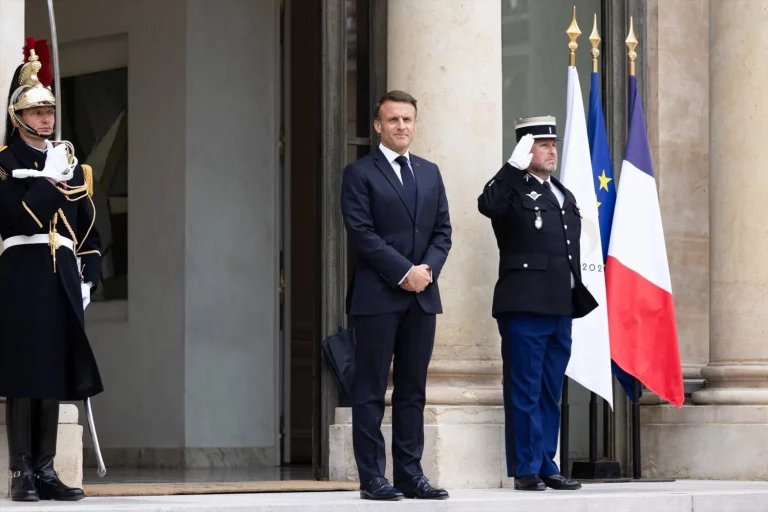 Macron arribó a Nueva Caledonia.