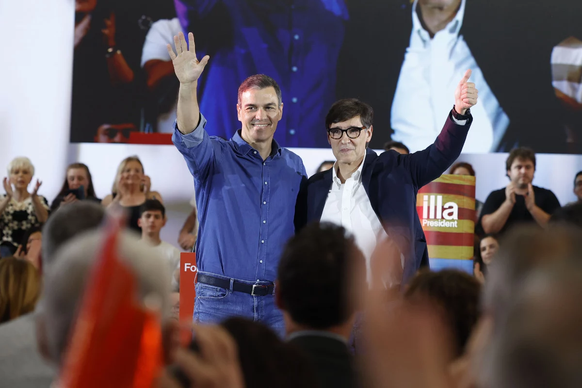 El candidato del PSC, Salvador Illa, con Pedro Sánchez