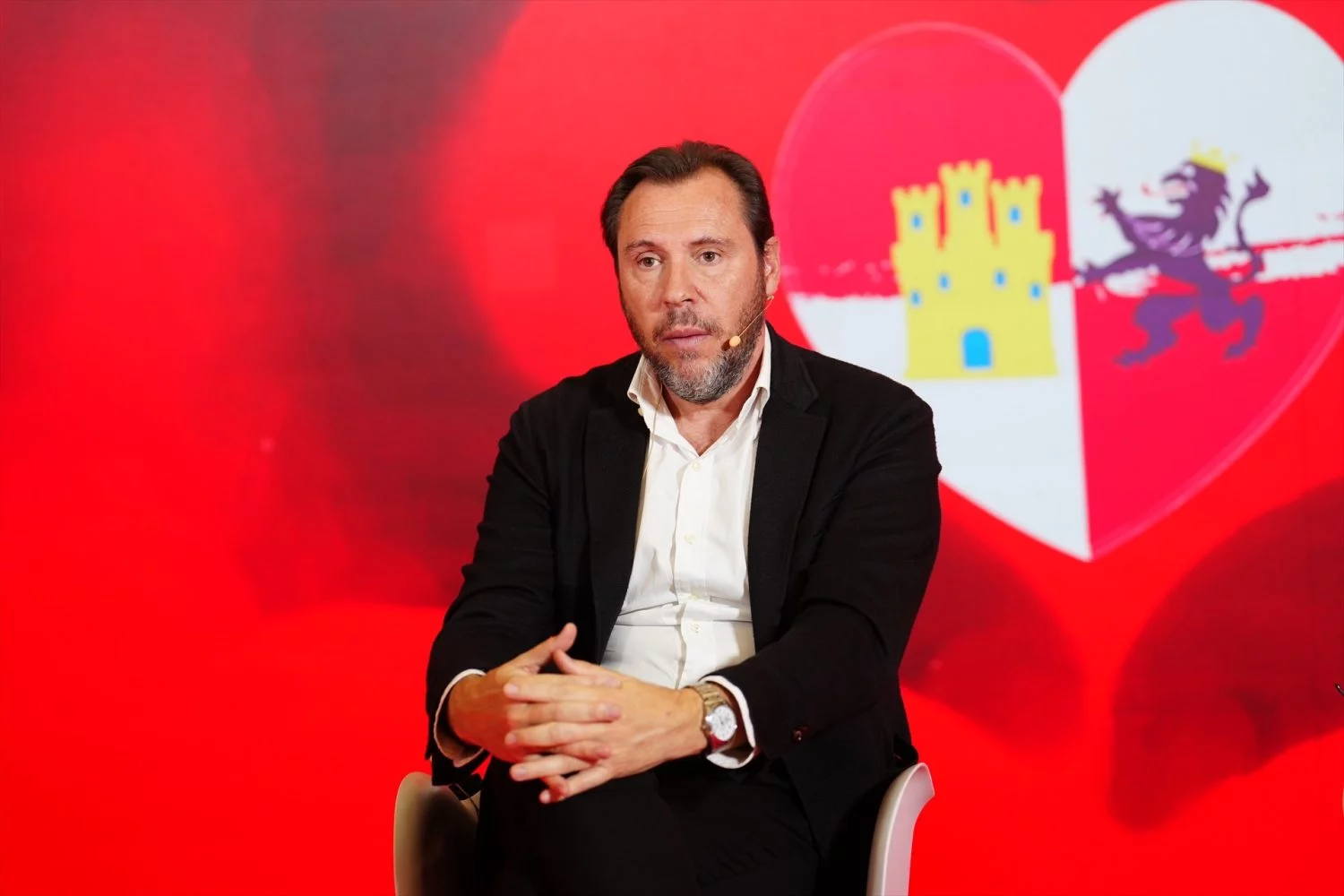 El ministro de Transportes y Movilidad Sostenible, Óscar Puente, durante la inauguración de la III Escuela de Gobierno del PSOE de Castilla y León en el Colegio Arzobispo Fonseca, a 3 de mayo de 2024, en Salamanca, Castilla y León (España)