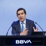 Carlos Torres (BBVA) agita el avispero del 12-M catalán con un «error político sin precedentes»