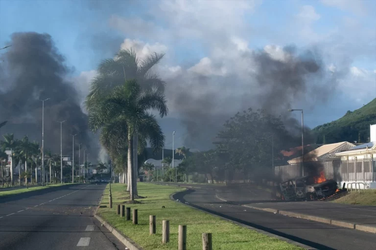 Disturbios en Nueva Caledonia han provocado al menos cuatro muertes.