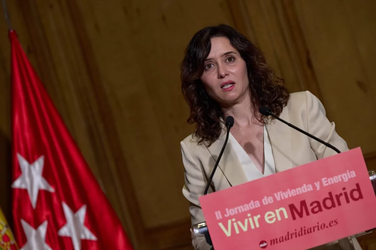 Ayuso acude a la Ley Suelo para dejarle las cosas claras a Ayala en Fuenlabrada