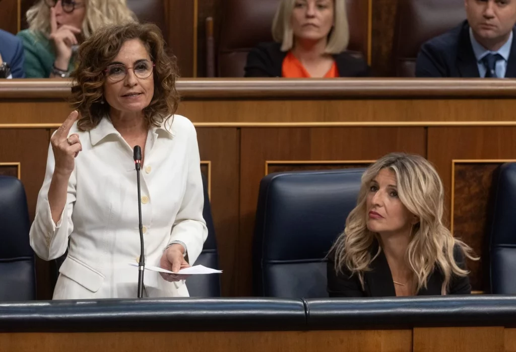 Anticorrupción ya investiga al número 3 de Hacienda 1 Moncloa La ministra de Hacienda en su escaño. AGENCIAS
